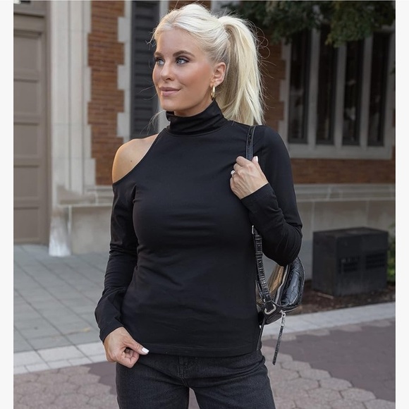 The Drop Women's Black Shoulder Cutout Turtleneck - Picture 1 of 2